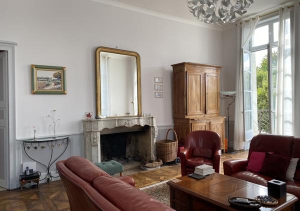 Bel appartement de caractère de 140 m² au sol (127 m² Carrez) dans un immeuble restauré du XVIIIème siècle