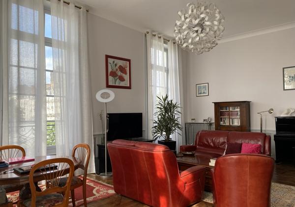 Bel appartement de caractère de 140 m² au sol (127 m² Carrez) dans un immeuble restauré du XVIIIème siècle