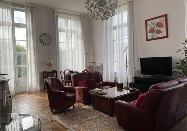 Bel appartement de caractère de 140 m² au sol (127 m² Carrez) dans un immeuble restauré du XVIIIème siècle