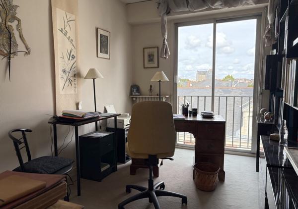 Bel appartement T5 traversant de 126 m² donnant sur une terrasse Sud Ouest avec vue panoramique sur la Chézine en étage élevé avec ascenseur