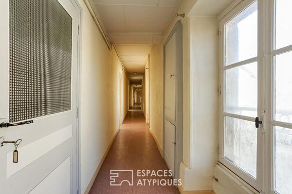 Ancienne dépendance du château et son charmant jardin