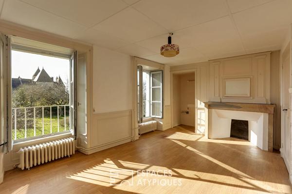 Ancienne dépendance du château et son charmant jardin