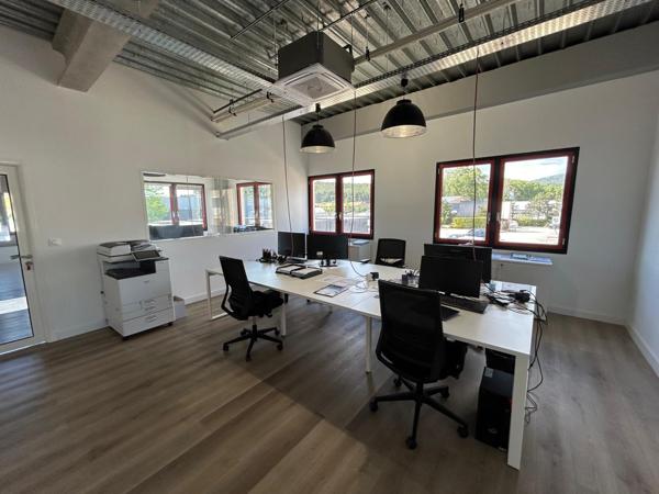 Bureaux à louer avec parkings, accès et visibilité autoroute - Aubagne