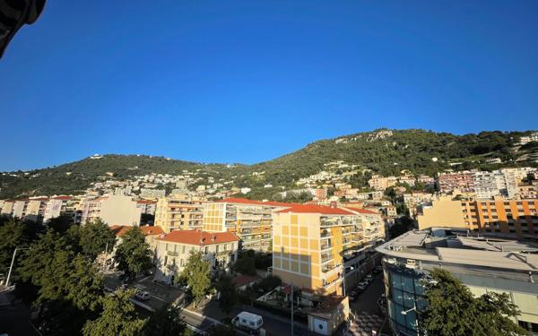 Appartement à louer    3 pièces • 57 m2 Nice