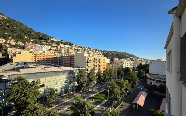 Appartement à louer    3 pièces • 57 m2 Nice