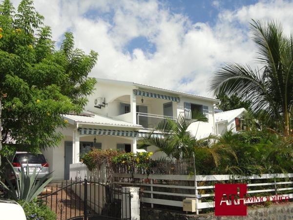 A LOUER VILLA F6 AVEC PISCINE - LA POSSESSION