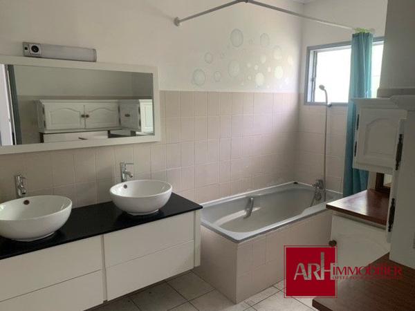 A LOUER VILLA F6 AVEC PISCINE - LA POSSESSION