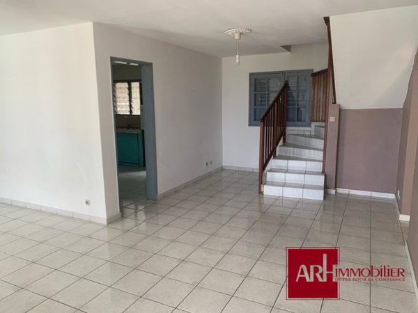 A LOUER VILLA F6 AVEC PISCINE - LA POSSESSION