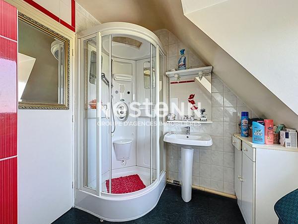 Maison familiale à vendre à Lanvéoc - vue mer et accès privé