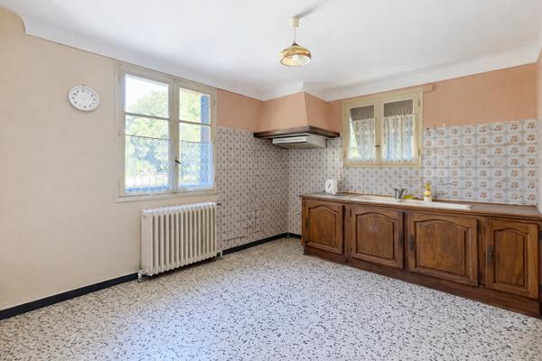 Sud Ardèche - Saint Paul Le Jeune : Maison 138 m2 -  2 logements - Garage indépendant - Terrain 2877 m2