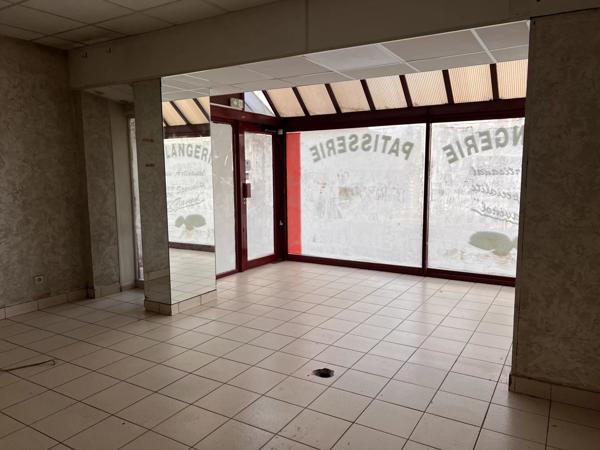 Location Local commercial 182 m2 à Flavin