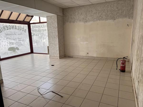 Location Local commercial 182 m2 à Flavin