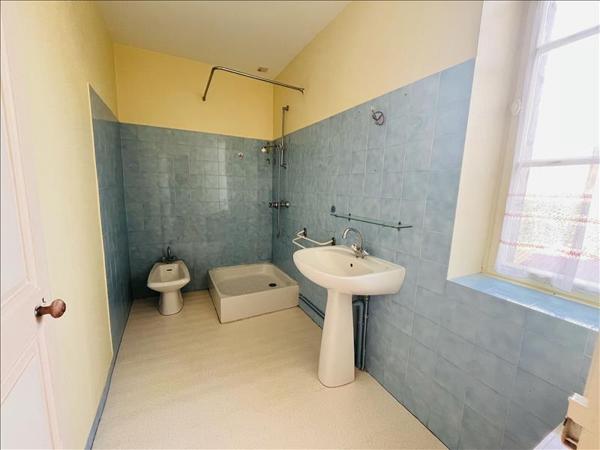 Maison à vendre 39 550 € Ferrière-Larçon 4 p 83 m² DPE F