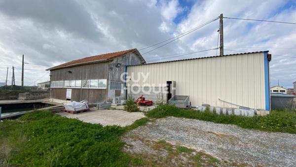 Batiment ostréicole avec claires