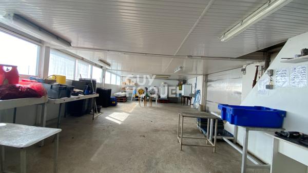 Batiment ostréicole avec claires