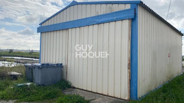 Batiment ostréicole avec claires