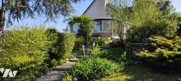 Dans un secteur résidentiel calme et recherché, plain pied individuel de 98 m2 habitables avec ...