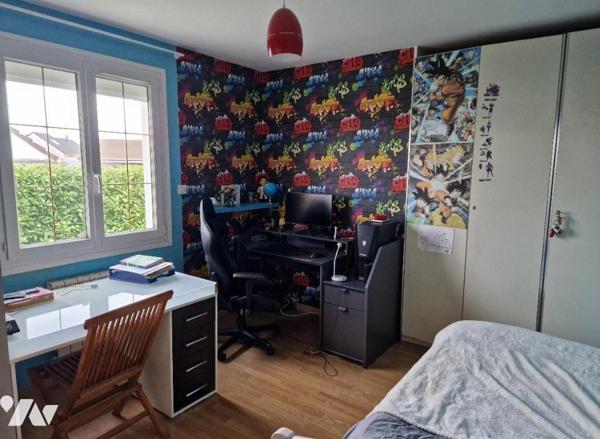 Dans un secteur résidentiel calme et recherché, plain pied individuel de 98 m2 habitables avec ...