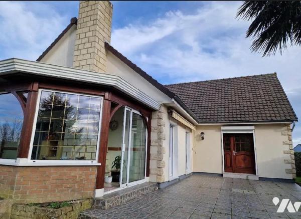 Dans un secteur résidentiel calme et recherché, plain pied individuel de 98 m2 habitables avec ...