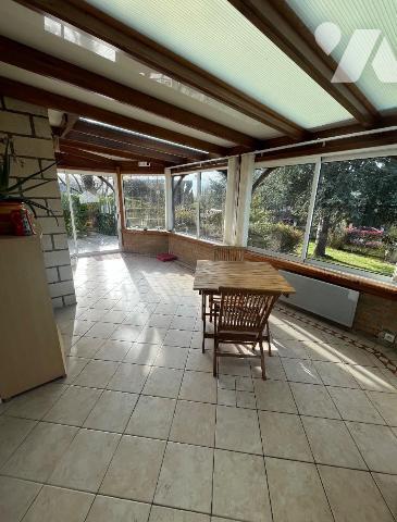 Dans un secteur résidentiel calme et recherché, plain pied individuel de 98 m2 habitables avec ...