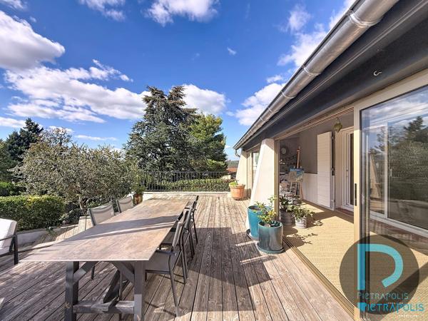 VILLA de 183m² avec piscine sur une parcelle de terrain de 932m² - 4 chambres