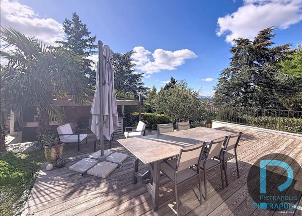 VILLA de 183m² avec piscine sur une parcelle de terrain de 932m² - 4 chambres