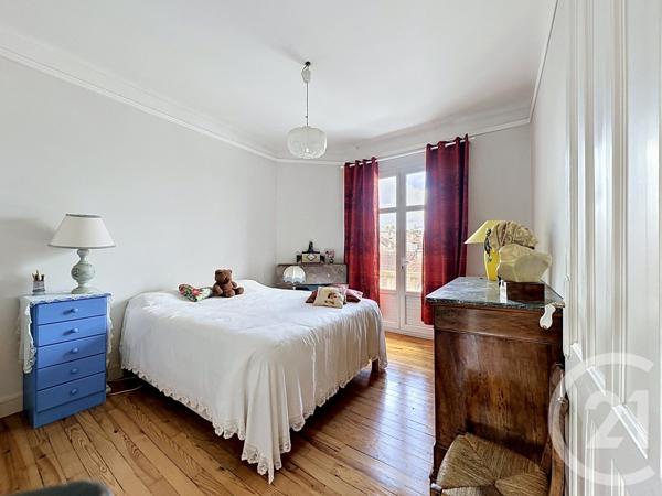 Maison à vendre  6 pièces - 180 m 2   PERIGUEUX  - 24