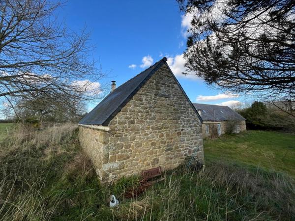 Corps de ferme en pierres à rénover entièrement sur 2,5 hectares