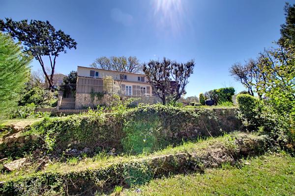 A VENDRE EN EXCLUSIVITÉ ! Lorgues centre à pied -Maison 140 m² -Vue dominante