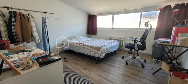 Immeuble commercial de 100 m²