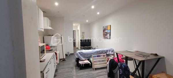 Immeuble commercial de 100 m²