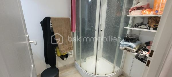 Immeuble commercial de 100 m²