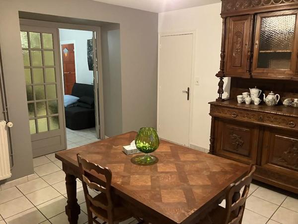 29520 Châteauneuf du Faou maison de bourg habitable de suite, jolie jardin clos sans vis à vis