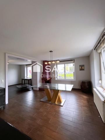 Maison familial aux beaux volumes, proche de la ville et voie rapide. A découvrir sans tarder !