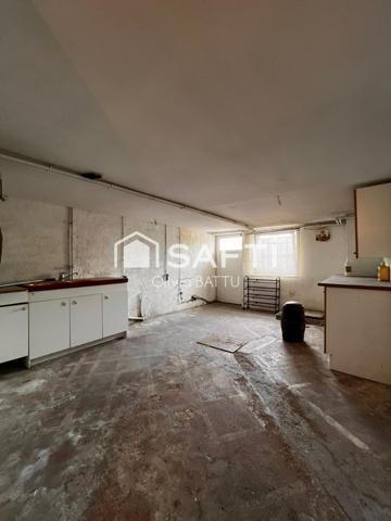 Maison familial aux beaux volumes, proche de la ville et voie rapide. A découvrir sans tarder !