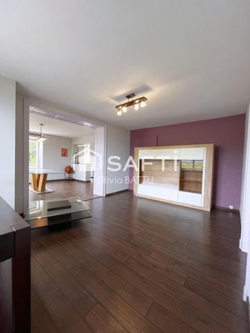 Maison familial aux beaux volumes, proche de la ville et voie rapide. A découvrir sans tarder !