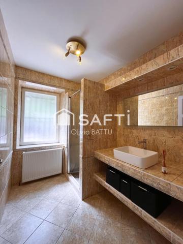 Maison familial aux beaux volumes, proche de la ville et voie rapide. A découvrir sans tarder !