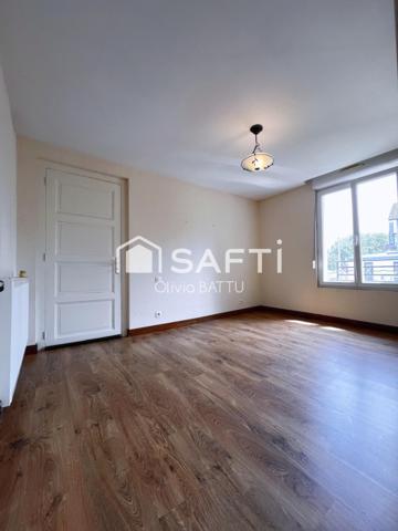 Maison familial aux beaux volumes, proche de la ville et voie rapide. A découvrir sans tarder !