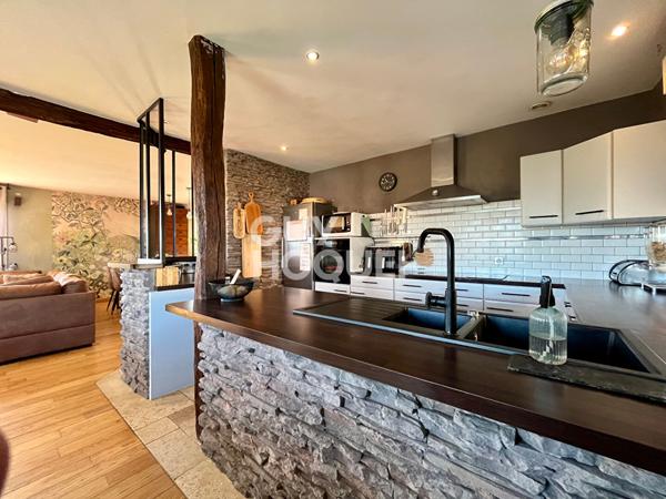 Maison, 165 m² dans petite copropriété dans le village de SAVOUGES