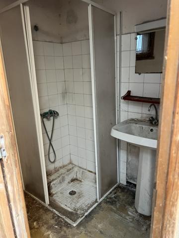 Villesiscle (11150) EXCLUSIVITE - VILLESISCLE - MAISON DE VILLAGE + GRAND GARAGE + COUR INTERIEURE + JARDIN NON ATTENANT