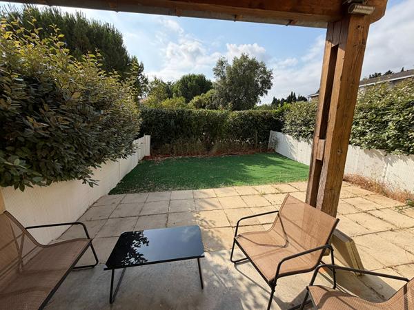 CARCASSONNE Résidence Di Castelli II maison rénovée et meublée avec 3 chambres jardin garage et piscine collective