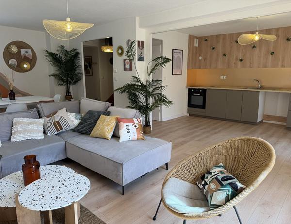 CARCASSONNE Résidence Di Castelli II maison rénovée et meublée avec 3 chambres jardin garage et piscine collective