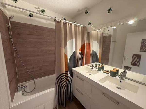 CARCASSONNE Résidence Di Castelli II maison rénovée et meublée avec 3 chambres jardin garage et piscine collective