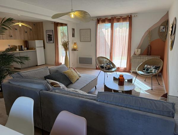 CARCASSONNE Résidence Di Castelli II maison rénovée et meublée avec 3 chambres jardin garage et piscine collective