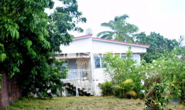 Exceptionnel plein centre de St Benoit sur 1100 m2