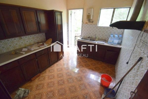 Exceptionnel plein centre de St Benoit sur 1100 m2