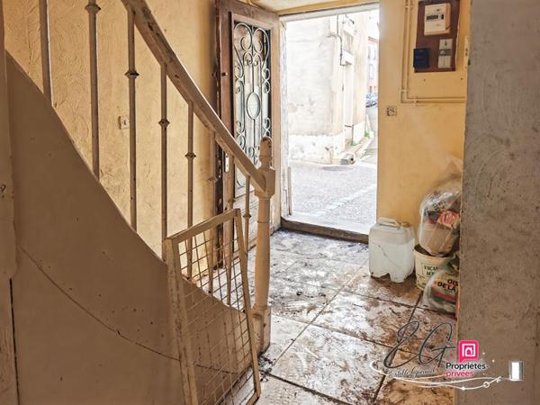 Laure Minervois,  Projet de rénovation : maison de village avec extérieur et garage
