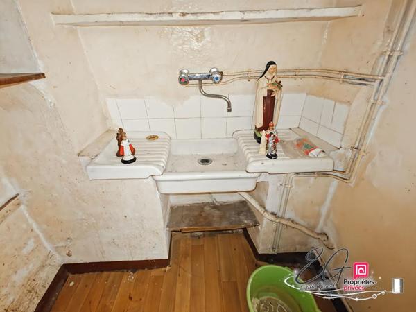 Laure Minervois,  Projet de rénovation : maison de village avec extérieur et garage