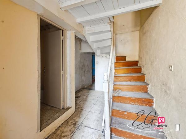 Laure Minervois,  Projet de rénovation : maison de village avec extérieur et garage