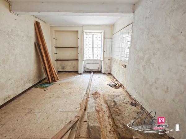 Laure Minervois,  Projet de rénovation : maison de village avec extérieur et garage